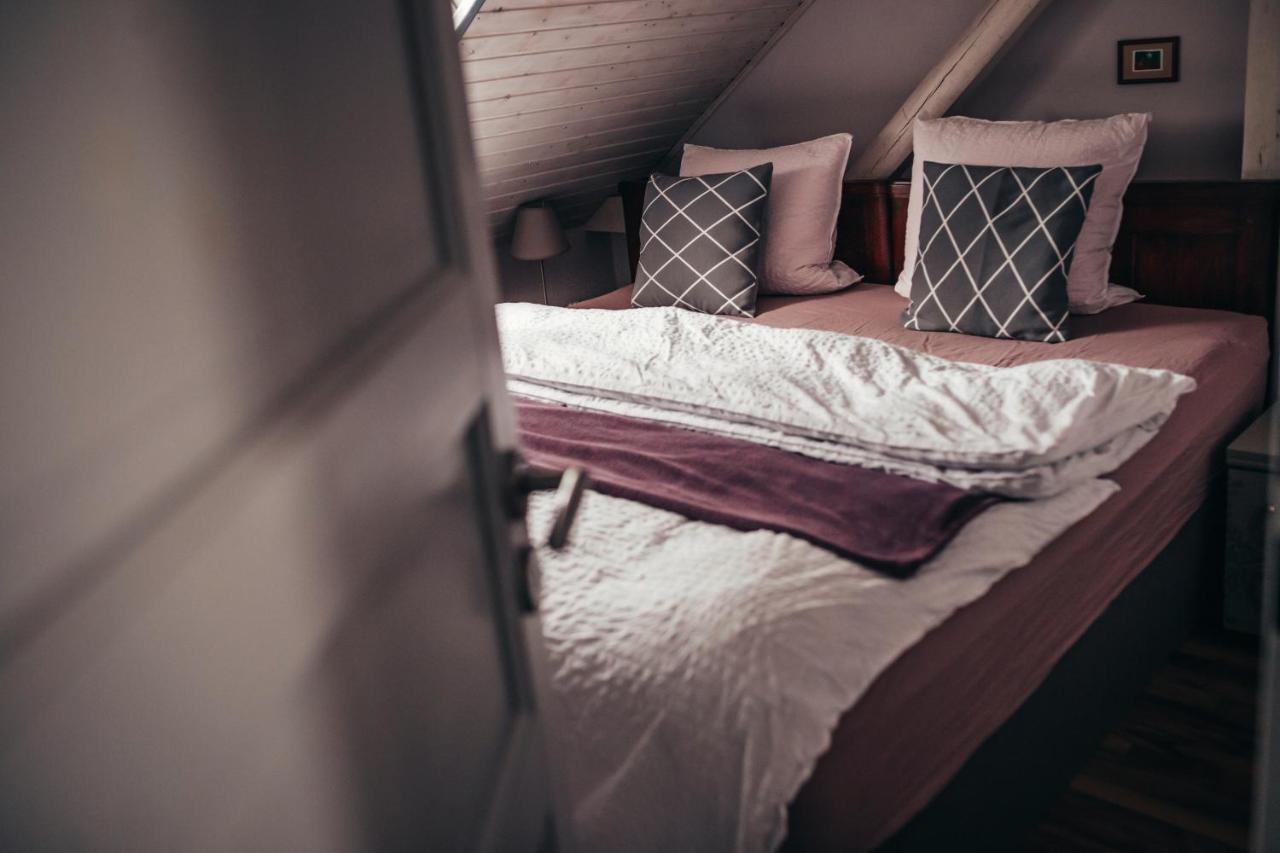 Apartmany Rudik เชเลซนารูดา ภายนอก รูปภาพ